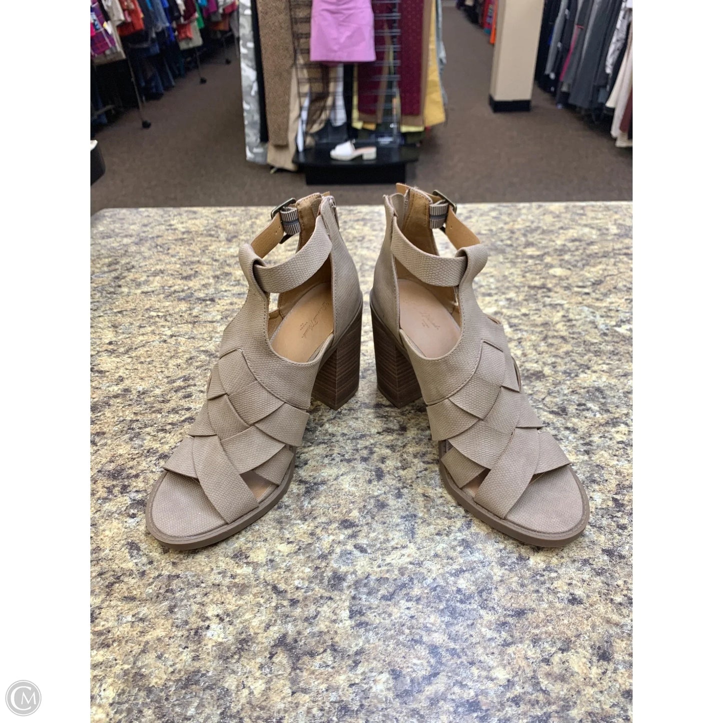 Shoes Heels Block By Universal Thread In Beige, Size: 7.5