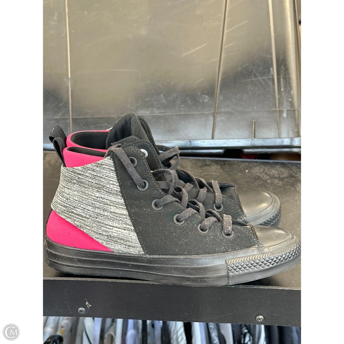 Shoes Sneakers By Converse In Black & Pink, Size: 6.5