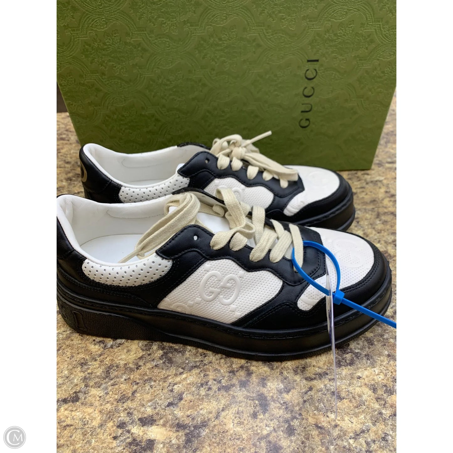 Shoes Luxury Designer By Gucci In Black & White, Size: 9.5
