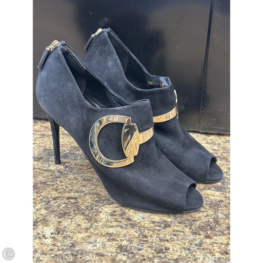 Shoes Luxury Designer By Gucci In Black & Gold, Size: 8