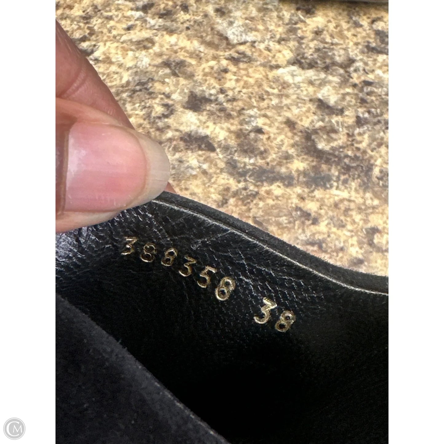 Shoes Luxury Designer By Gucci In Black & Gold, Size: 8