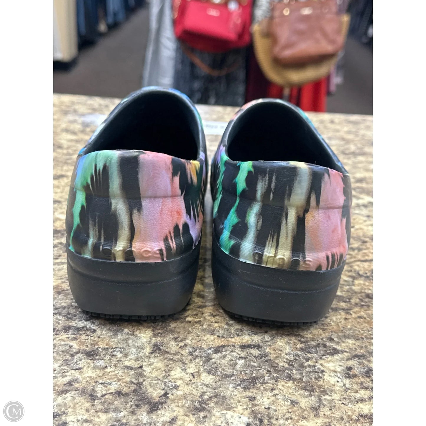 Shoes Flats By Crocs In Multi-colored, Size: 9