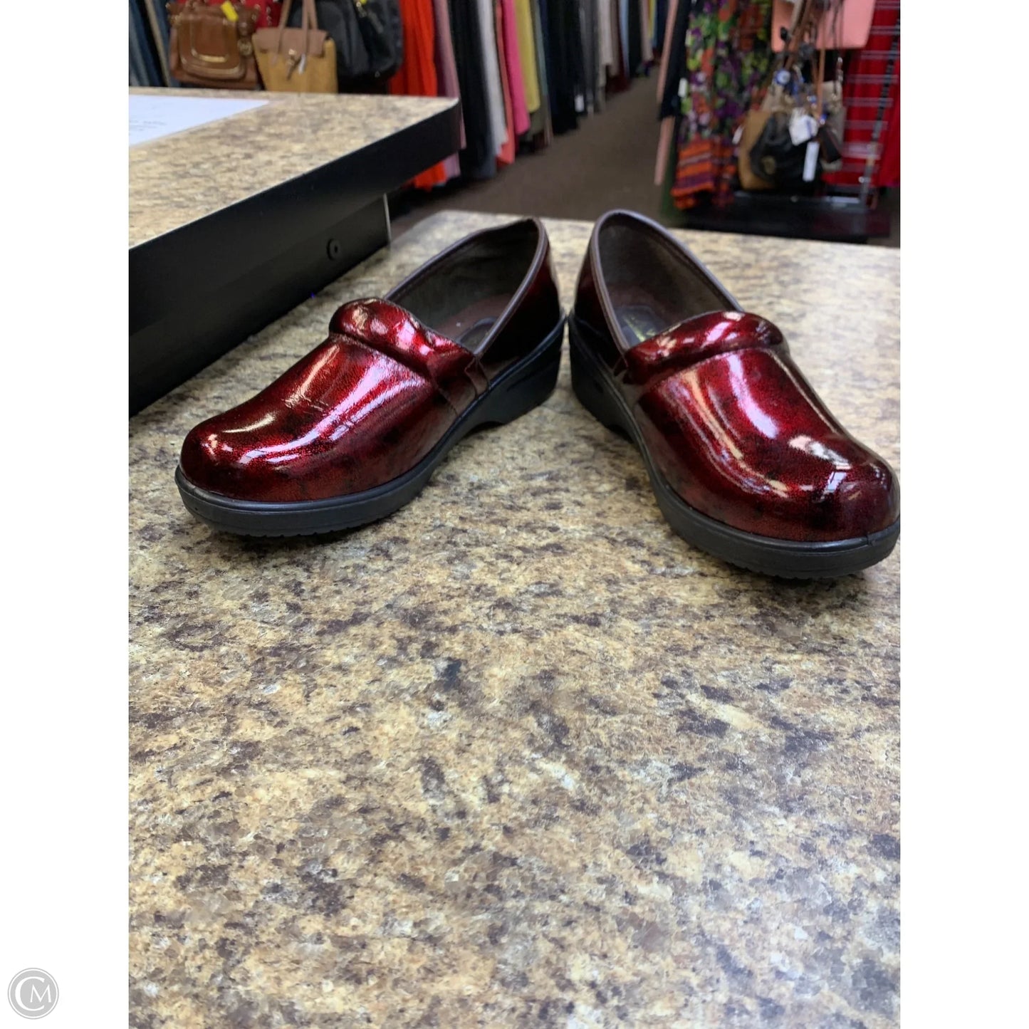 Shoes Flats By Cmf In Maroon, Size: 7