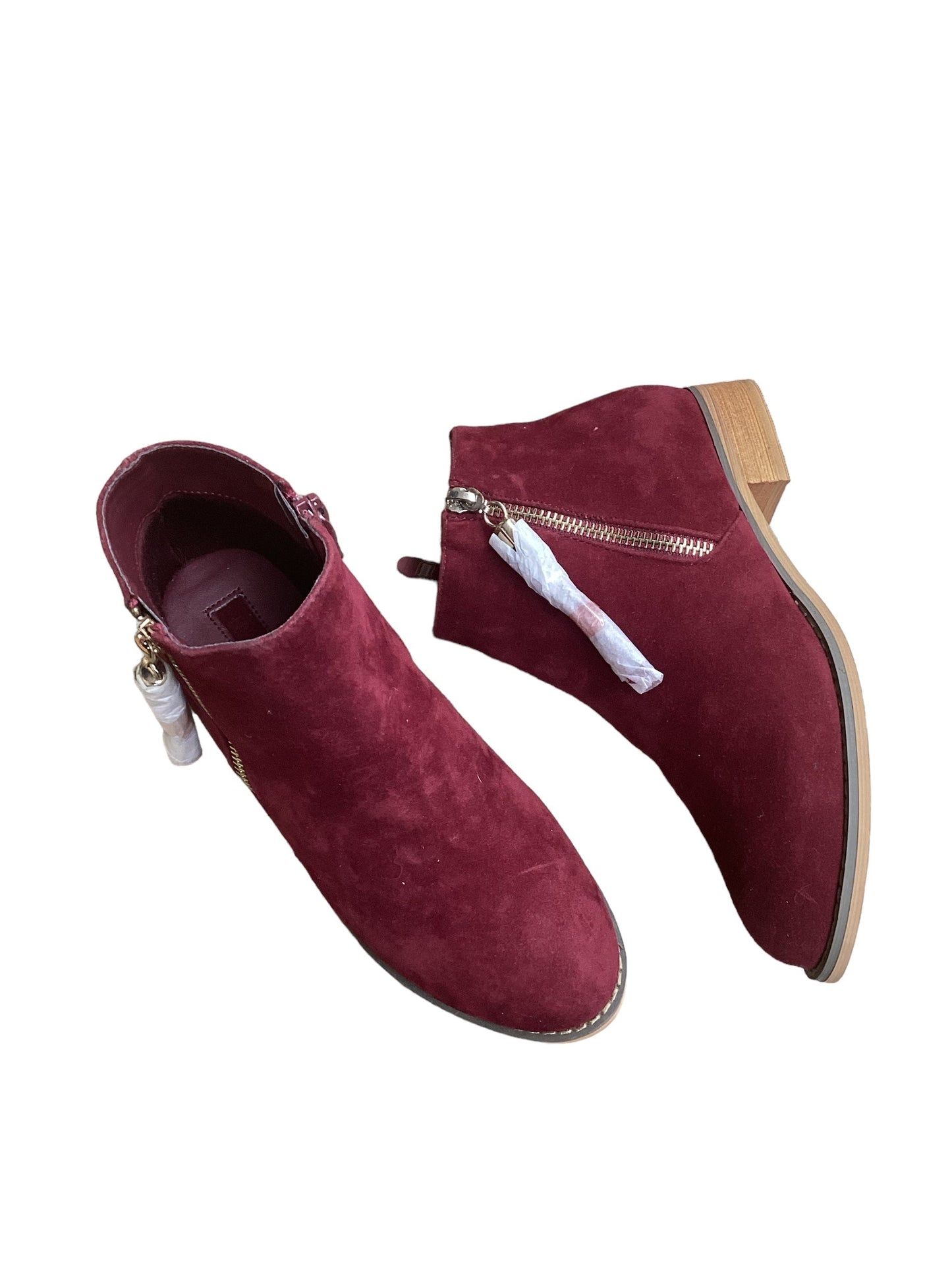 Boots Ankle Flats By Forever 21 Size: 6