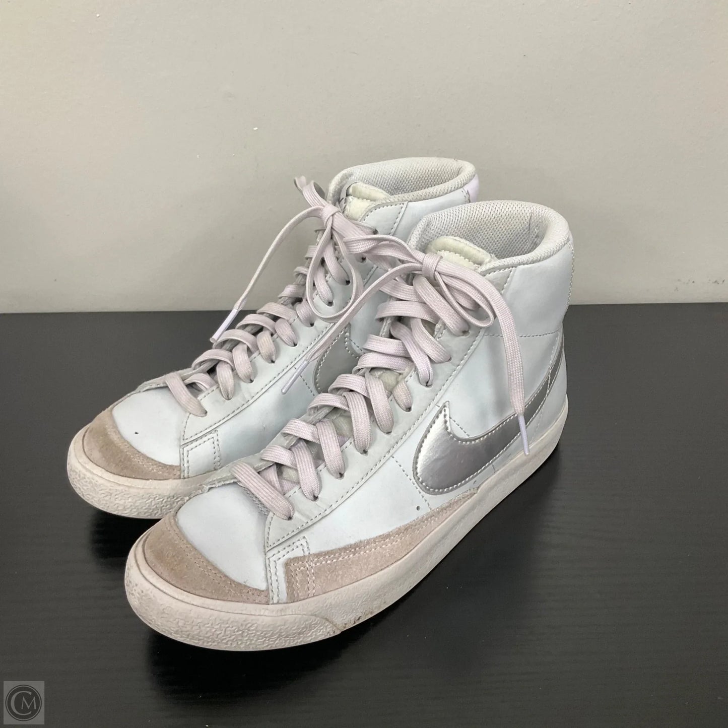 Shoes Sneakers By Nike In Grey, Size: 7