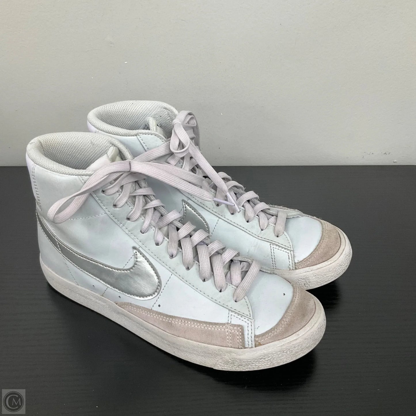 Shoes Sneakers By Nike In Grey, Size: 7