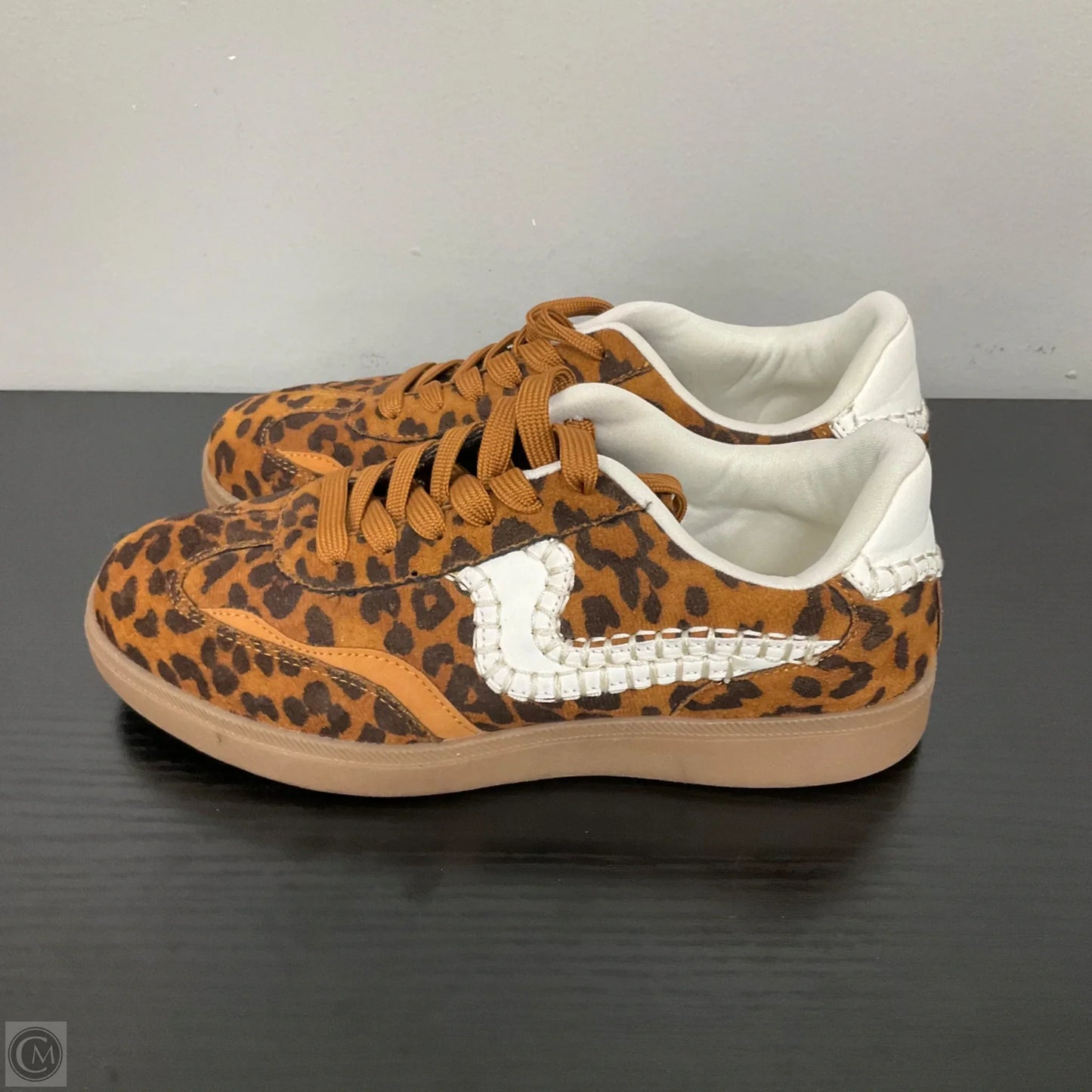 Shoes Sneakers By Clothes Mentor In Animal Print, Size: 7