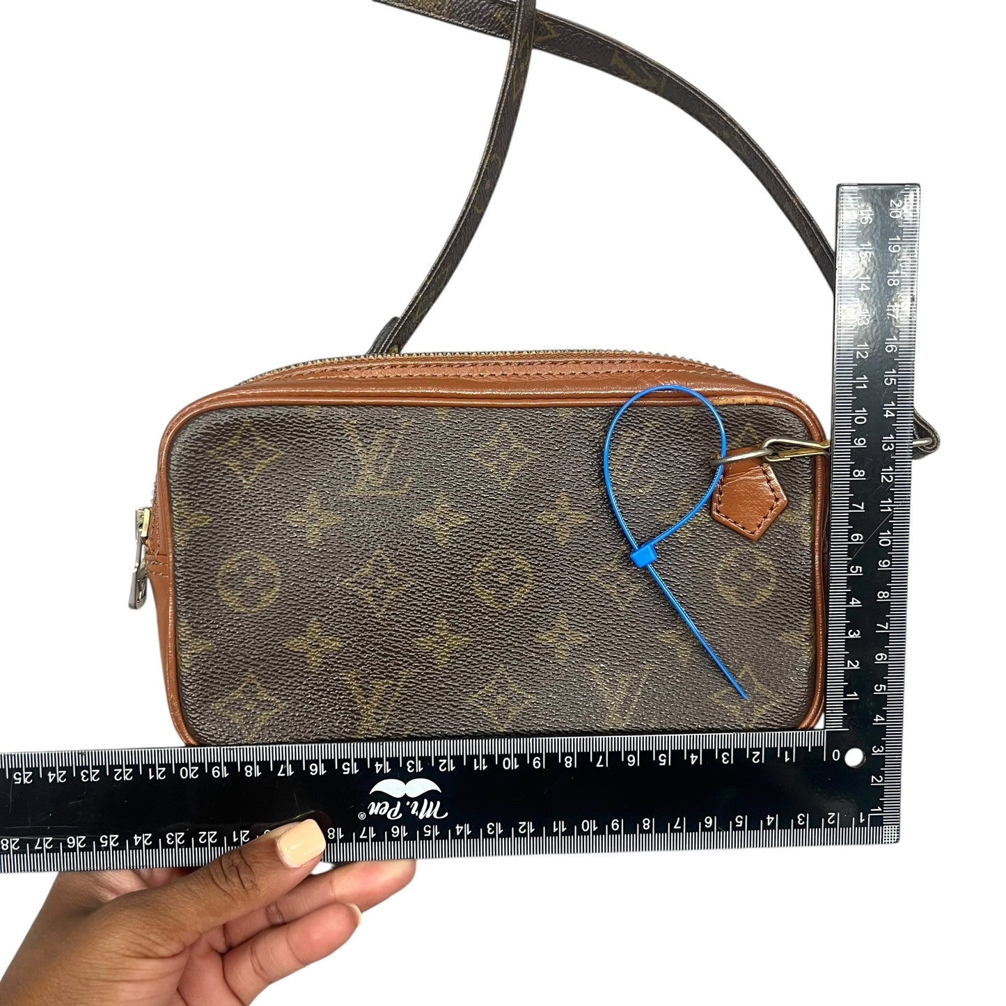 Crossbody Luxury Designer By Louis Vuitton, Size: Medium