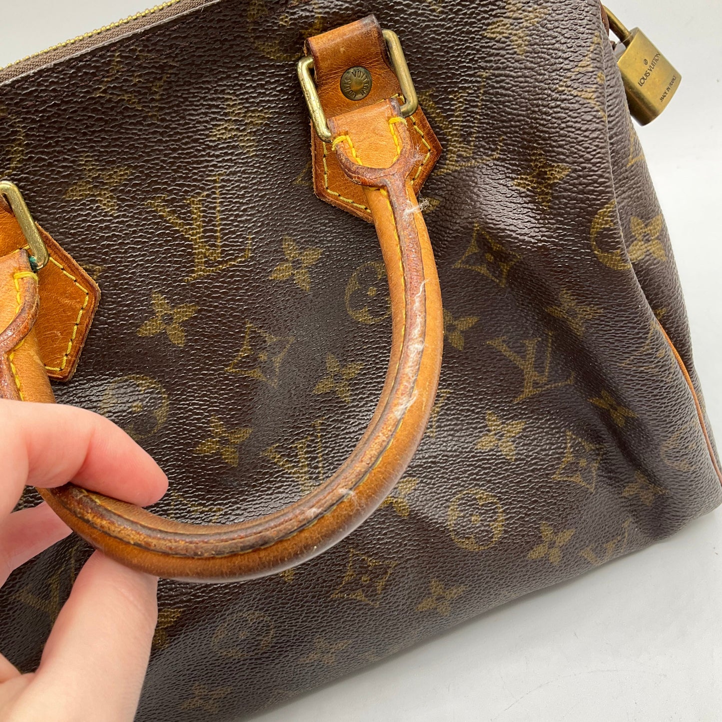 Handbag Luxury Designer By Louis Vuitton, Size: Medium