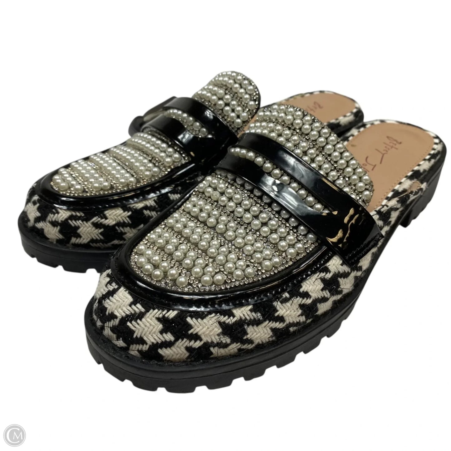 Shoes Flats By Betsey Johnson In Black & White, Size: 7.5