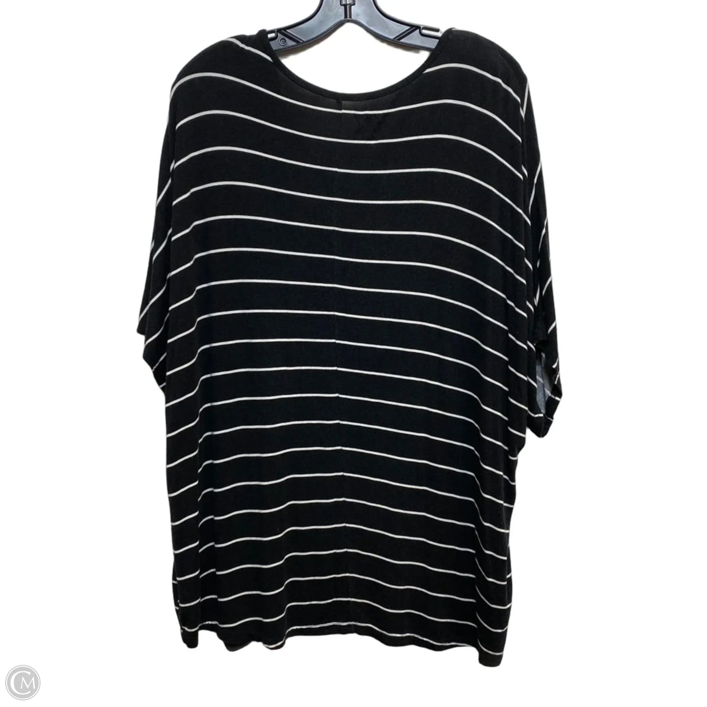 Top Short Sleeve By Maurices In Black & White, Size: 1x