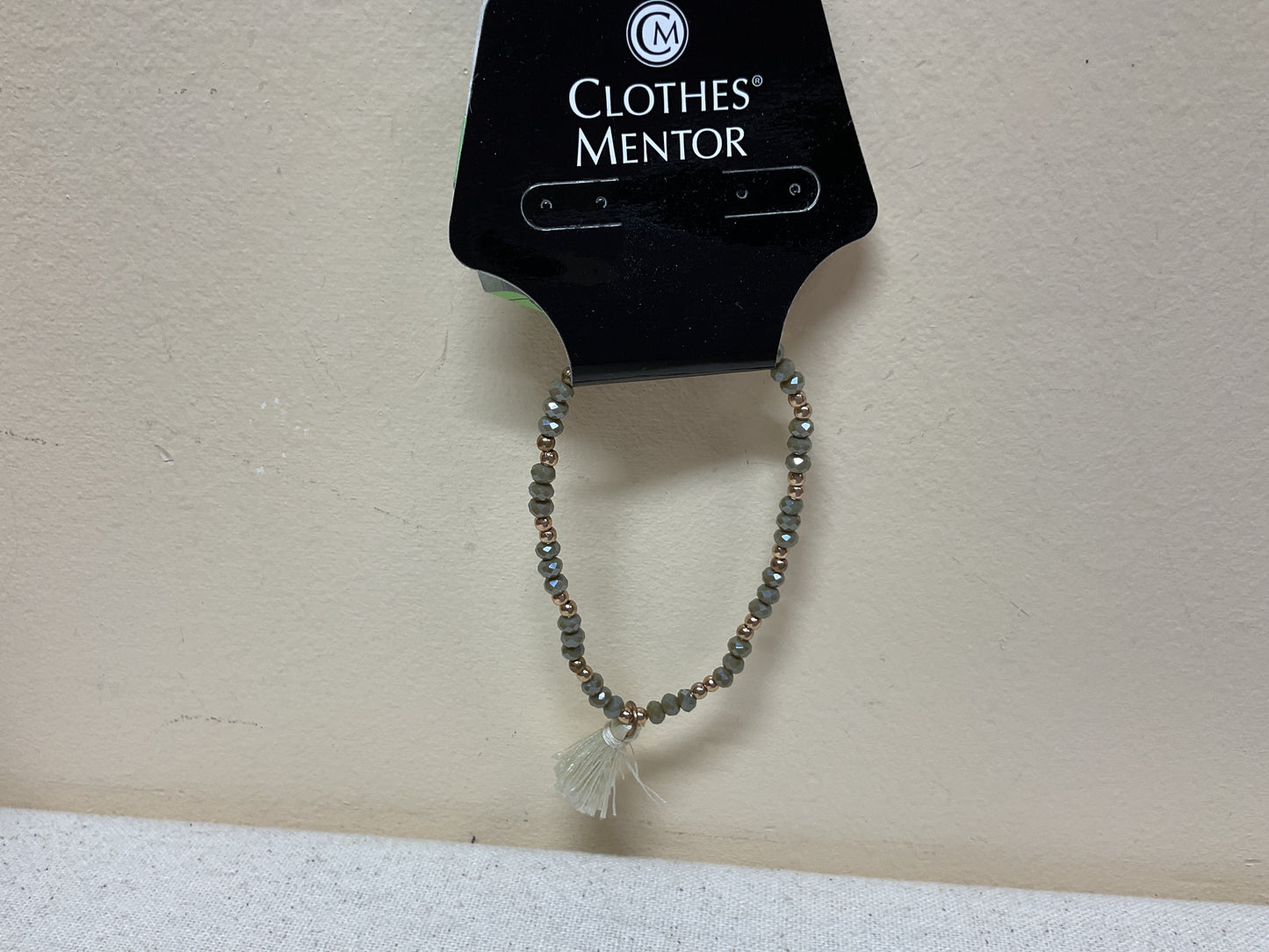 Bracelet Beaded By Clothes Mentor In Gold & Green