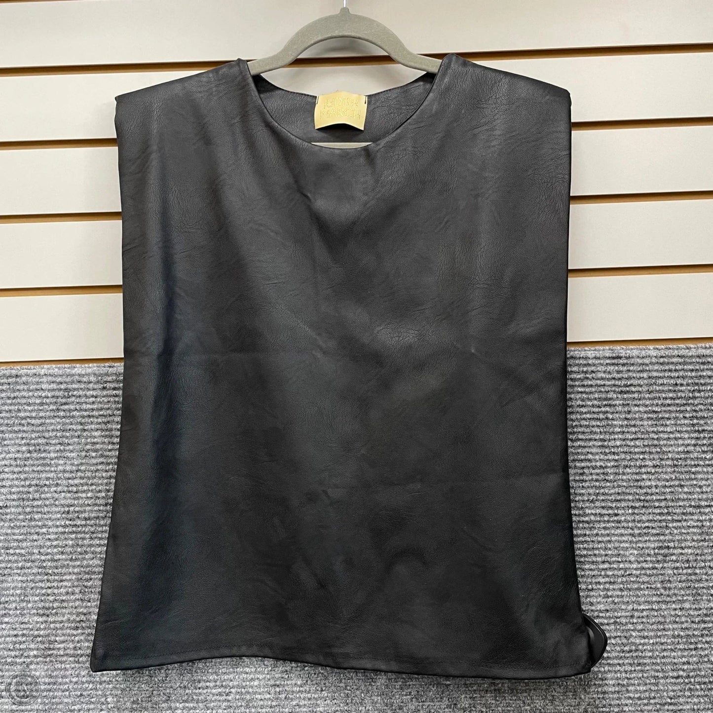 Top Sleeveless By Judith March In Black, Size: M