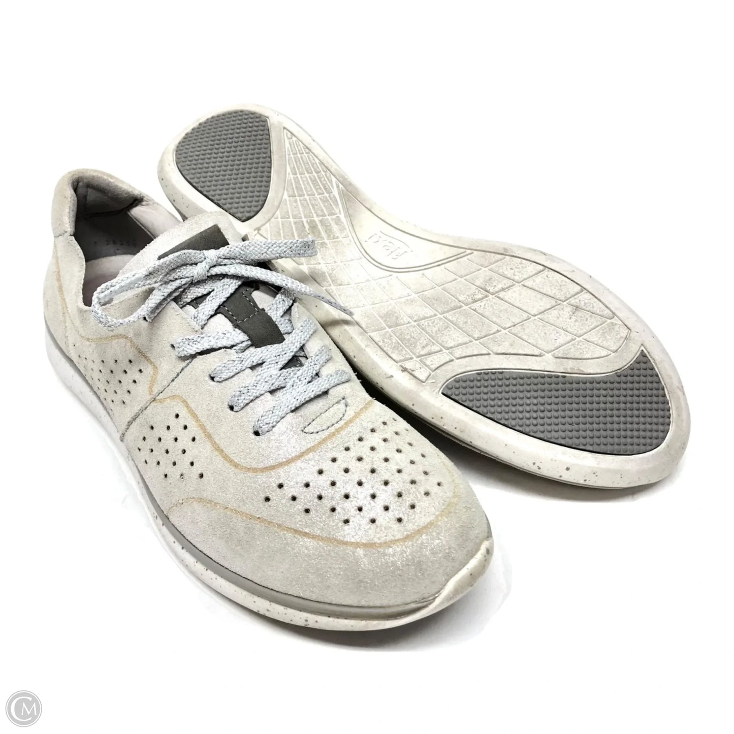 Shoes Sneakers By Clothes Mentor In Cream, Size: 8.5