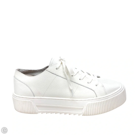 Shoes Sneakers By Crown Vintage In White, Size: 9