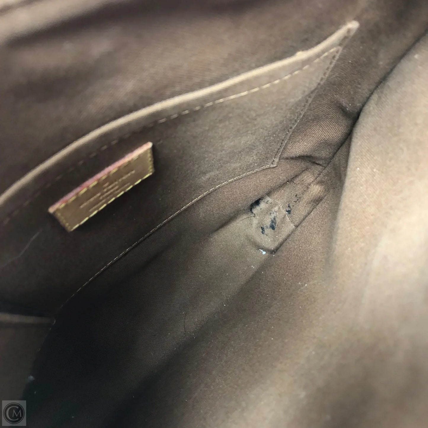 Crossbody Luxury Designer By Louis Vuitton, Size: Medium