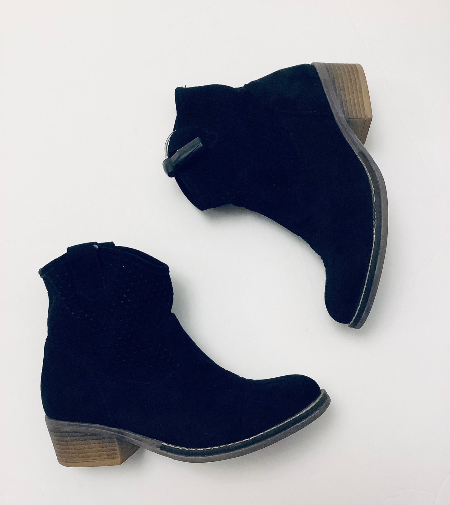 Boots Ankle Heels By Clothes Mentor In Black, Size: 6.5