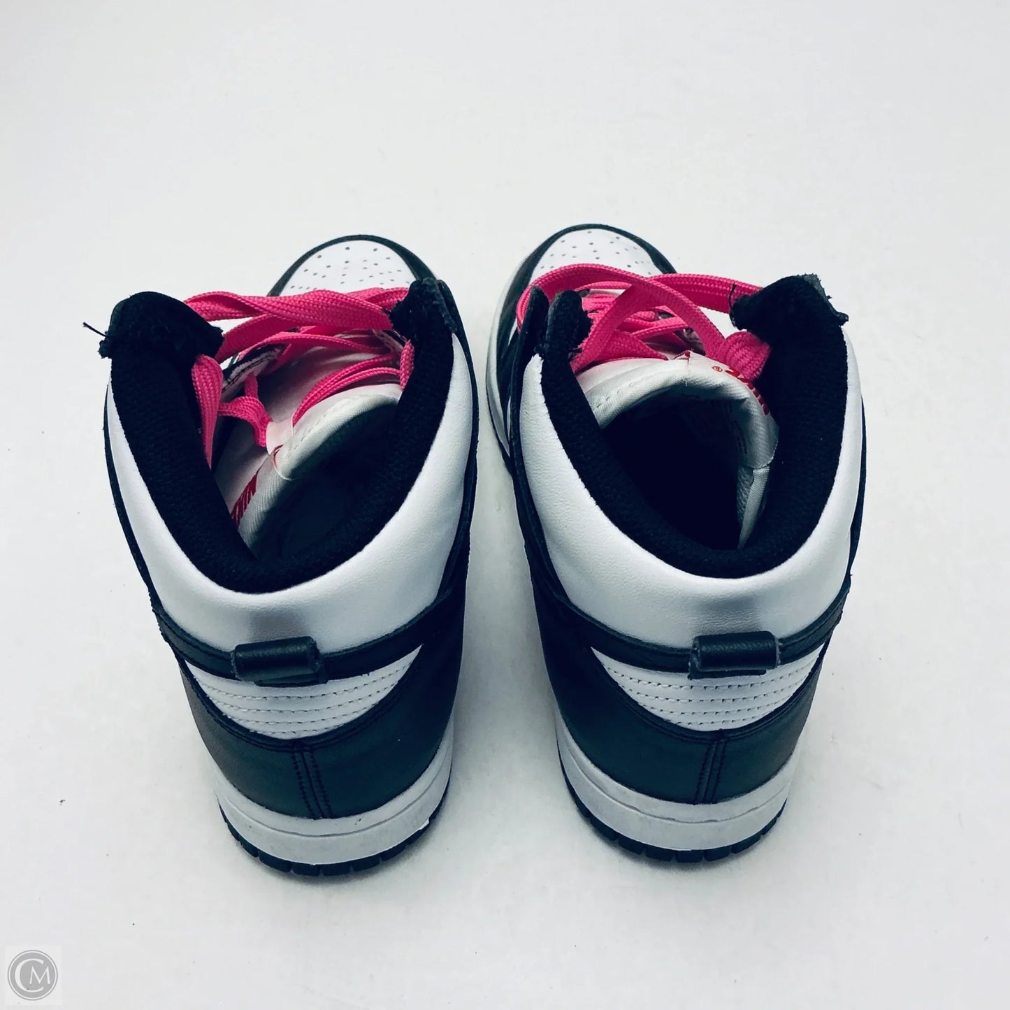 Shoes Sneakers By Nike In Black & White, Size: 6.5