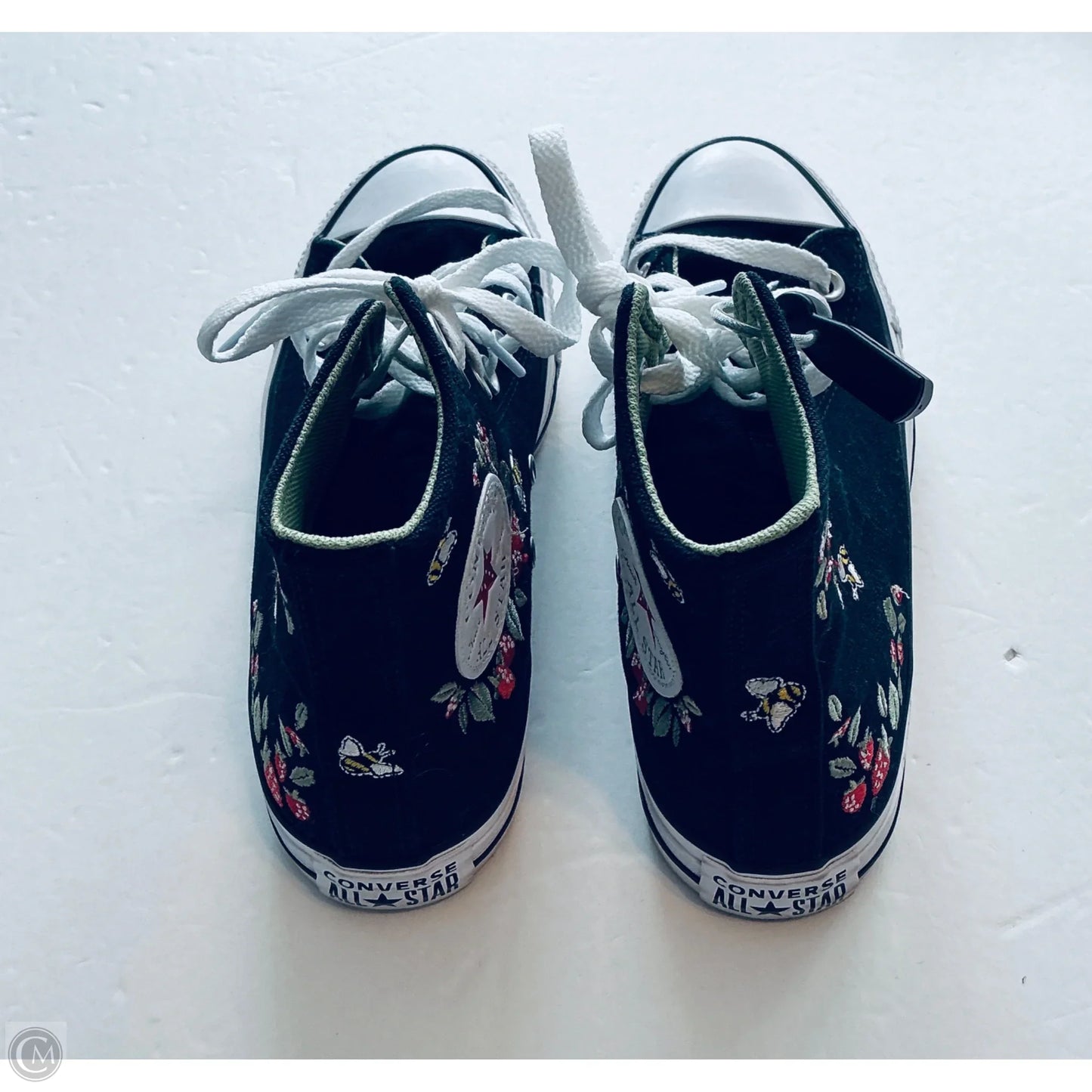 Shoes Sneakers By Converse In Black & White, Size: 6.5