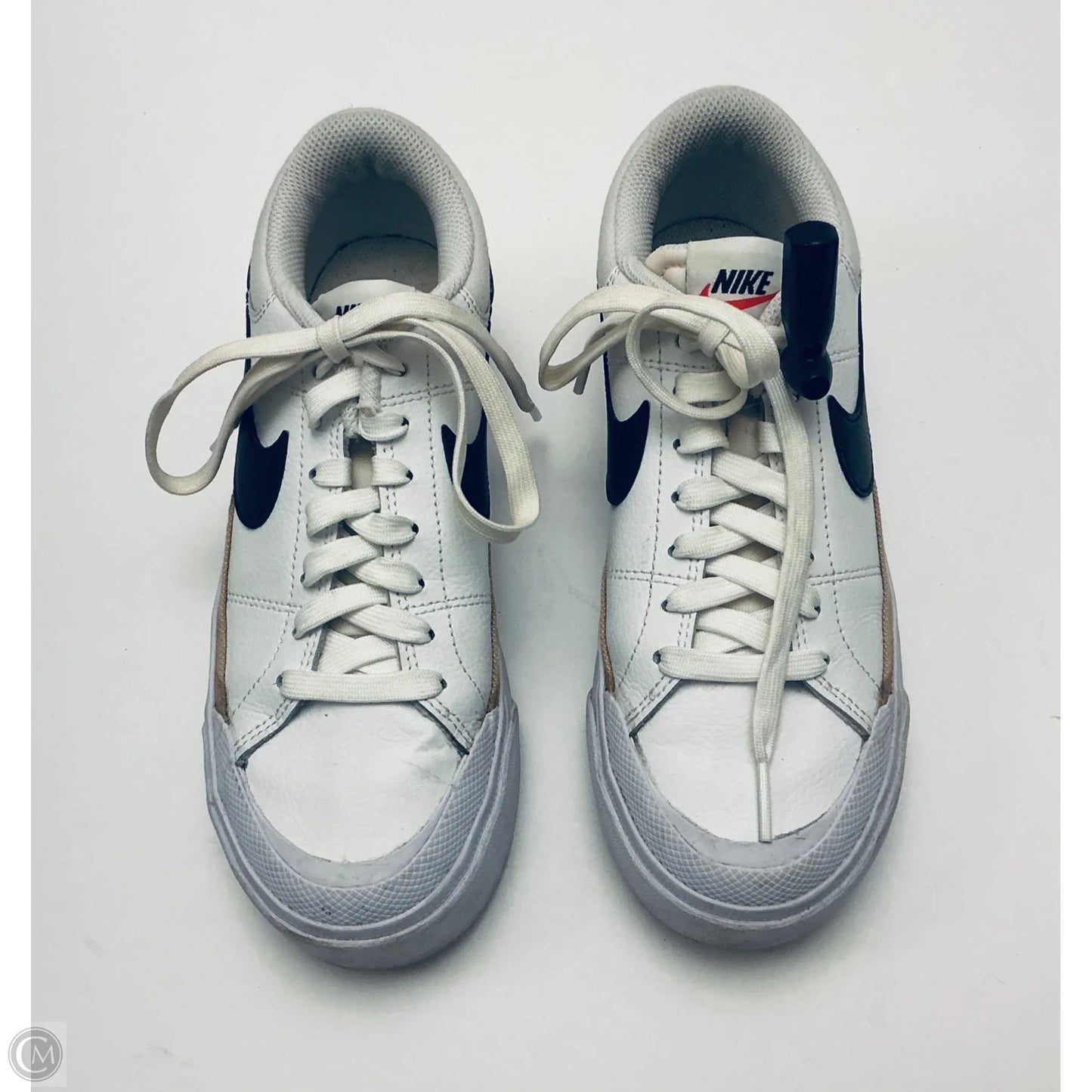 Shoes Sneakers By Nike In White, Size: 6.5