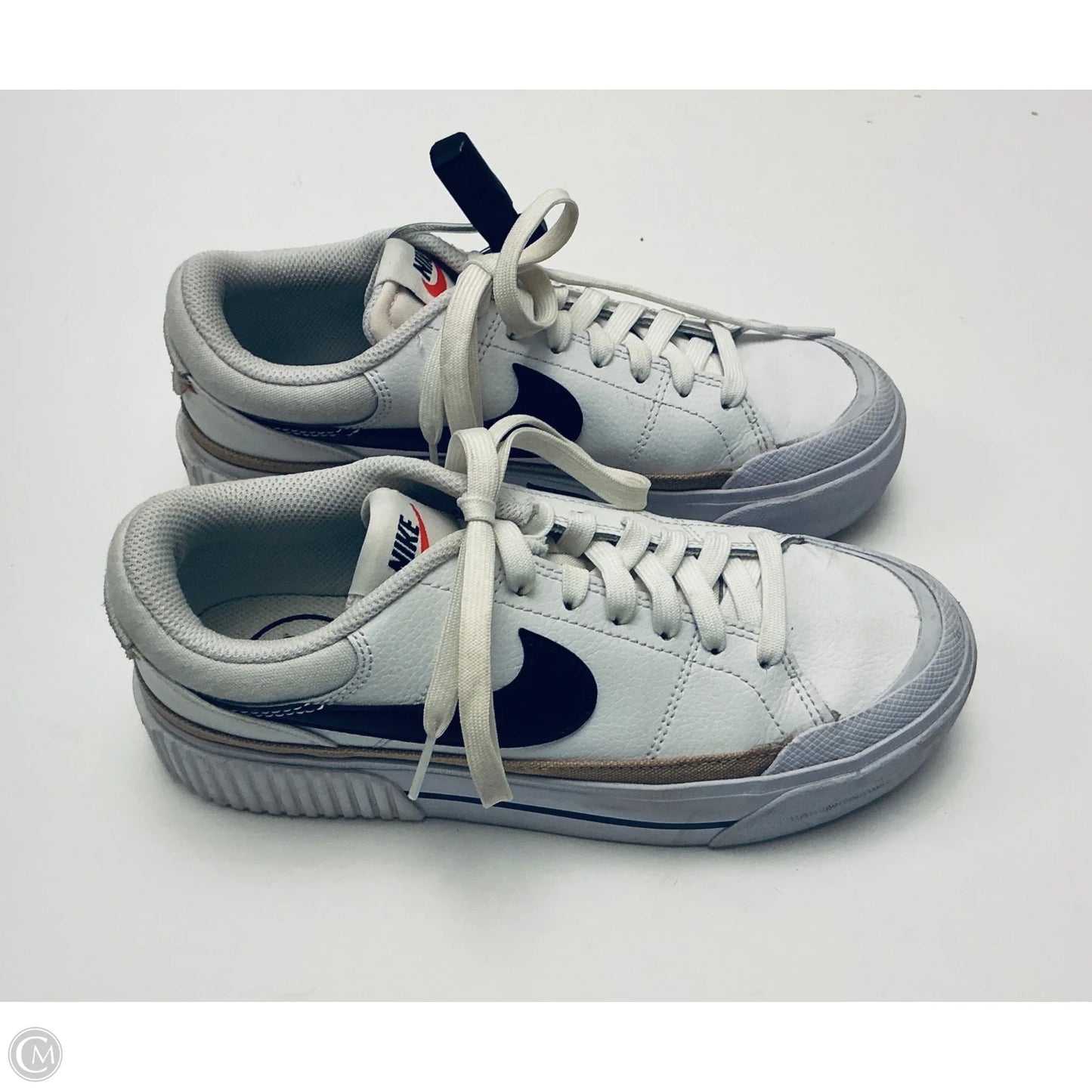 Shoes Sneakers By Nike In White, Size: 6.5