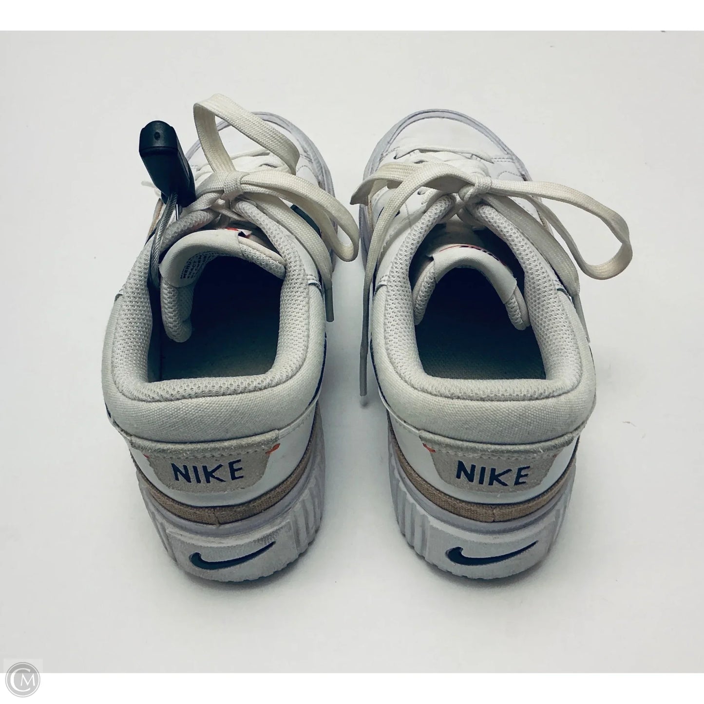 Shoes Sneakers By Nike In White, Size: 6.5