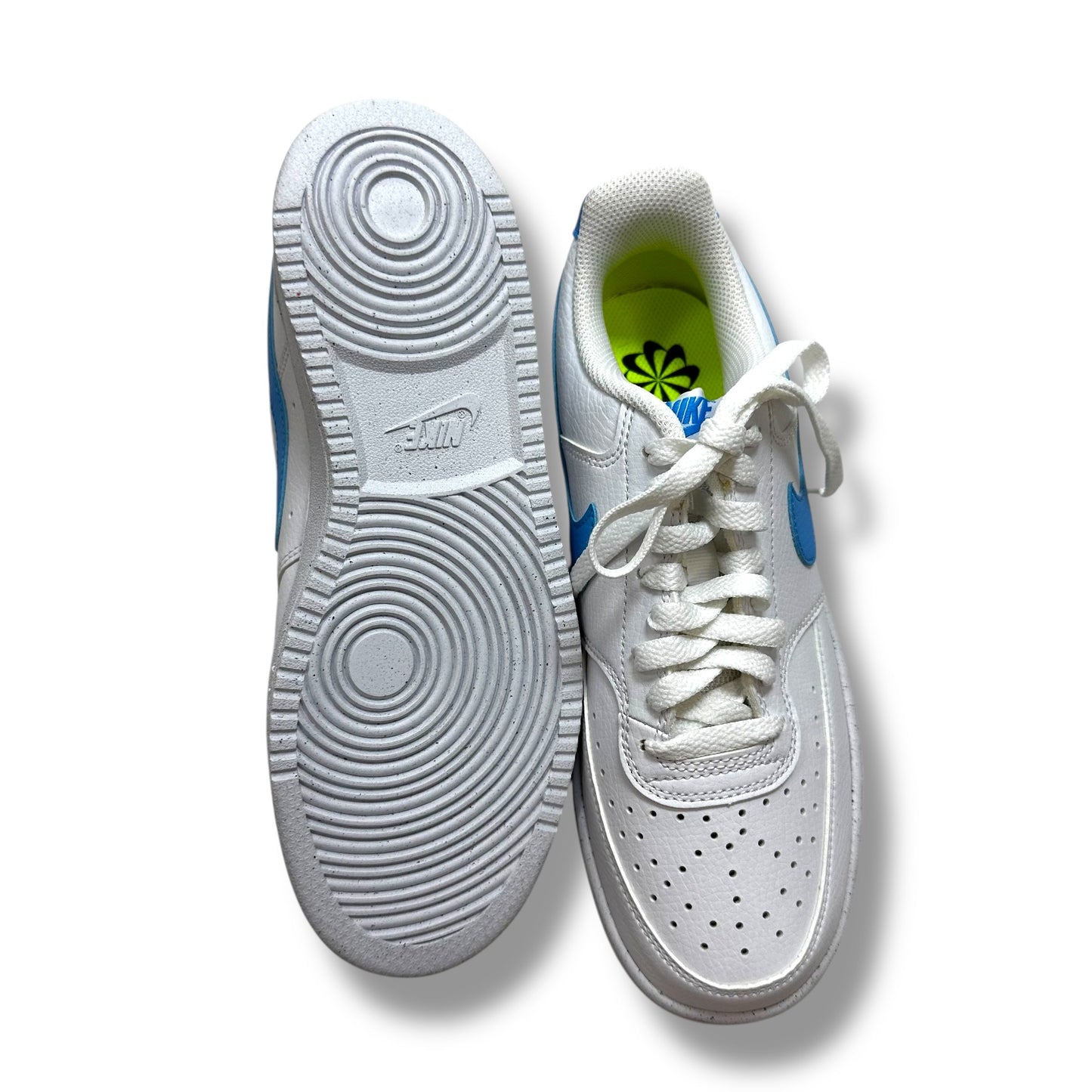 Shoes Sneakers By Nike In White, Size: 8