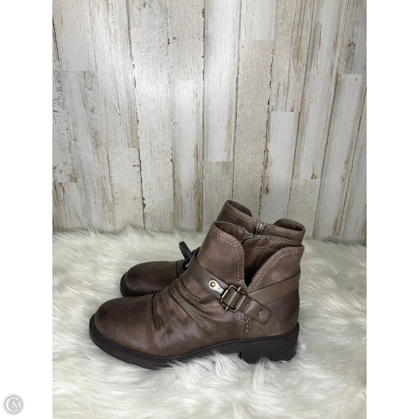 Boots Ankle Flats By Bare Traps In Brown, Size: 6.5