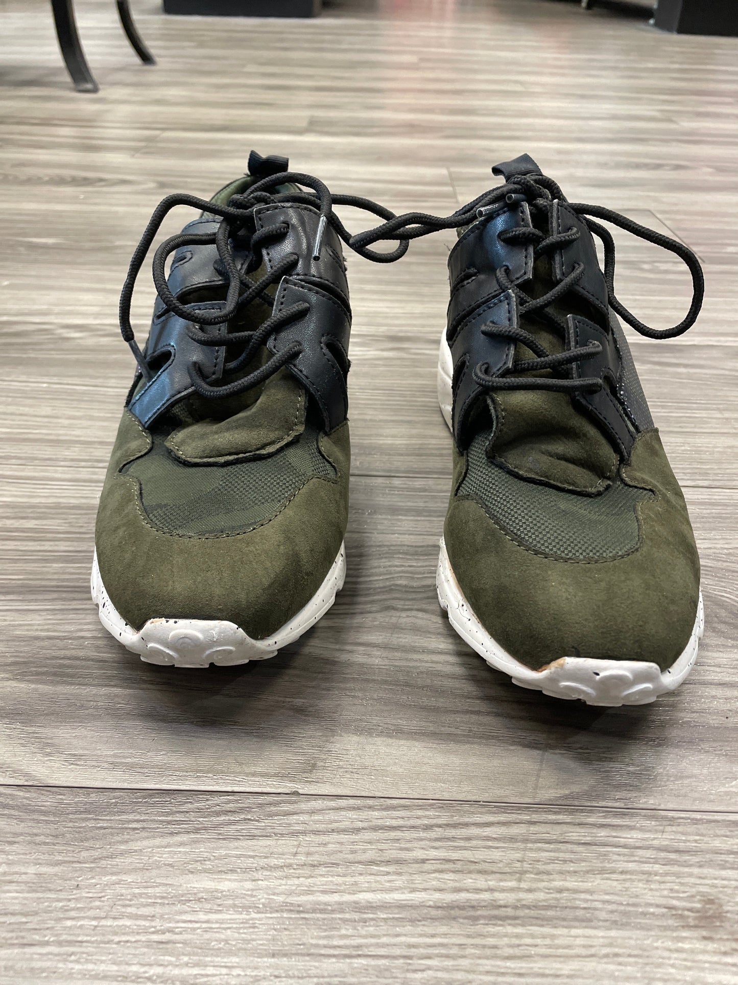 Shoes Athletic By Time And Tru Size: 10