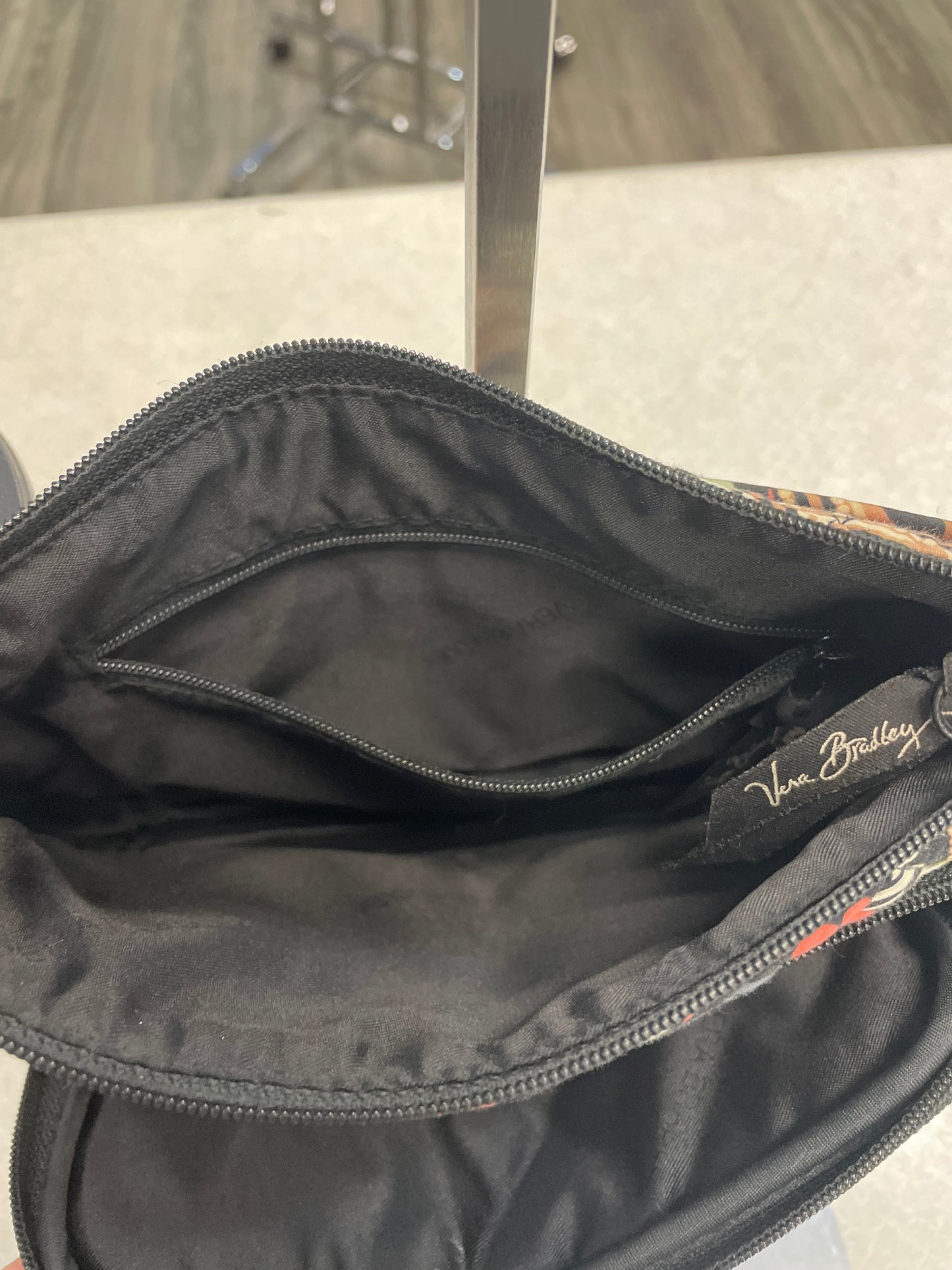 Handbag By Vera Bradley Size: Medium