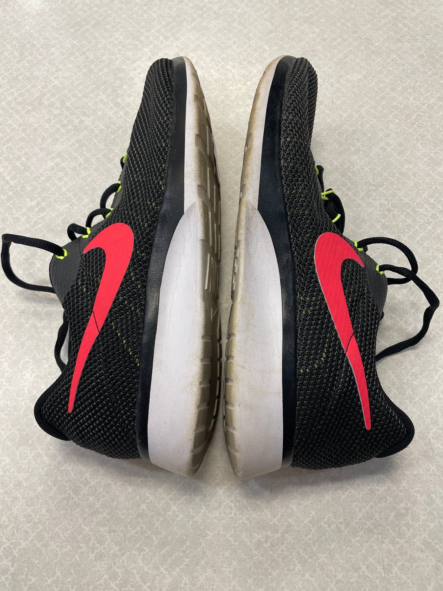 Shoes Athletic By Nike Size: 8.5