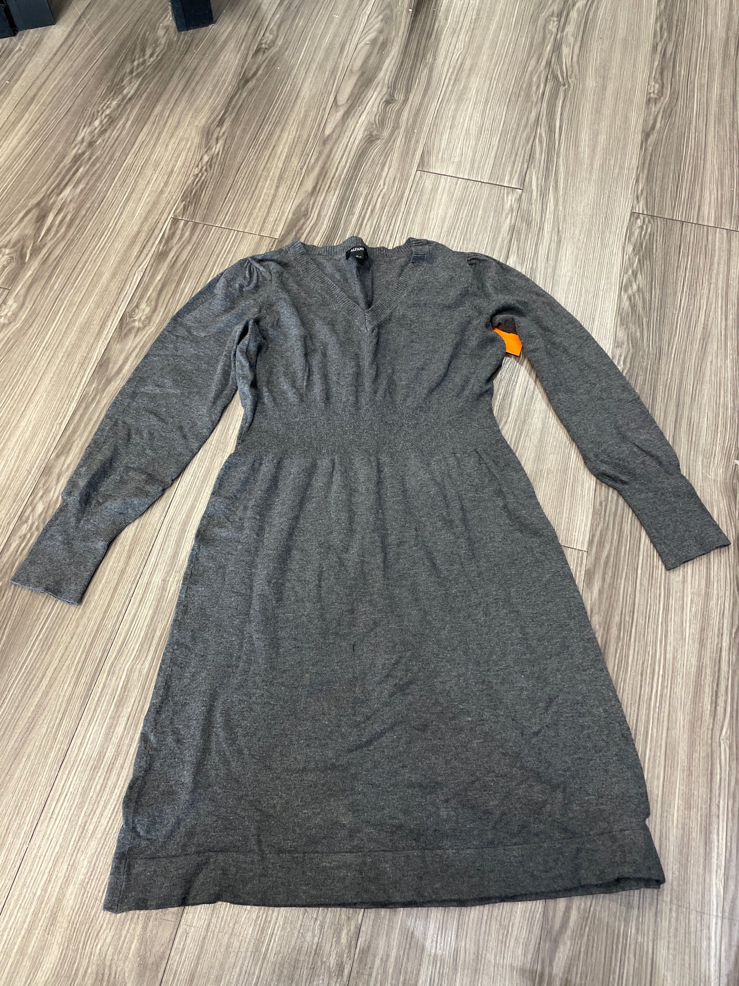 Dress Casual Short By Alfani Size: M