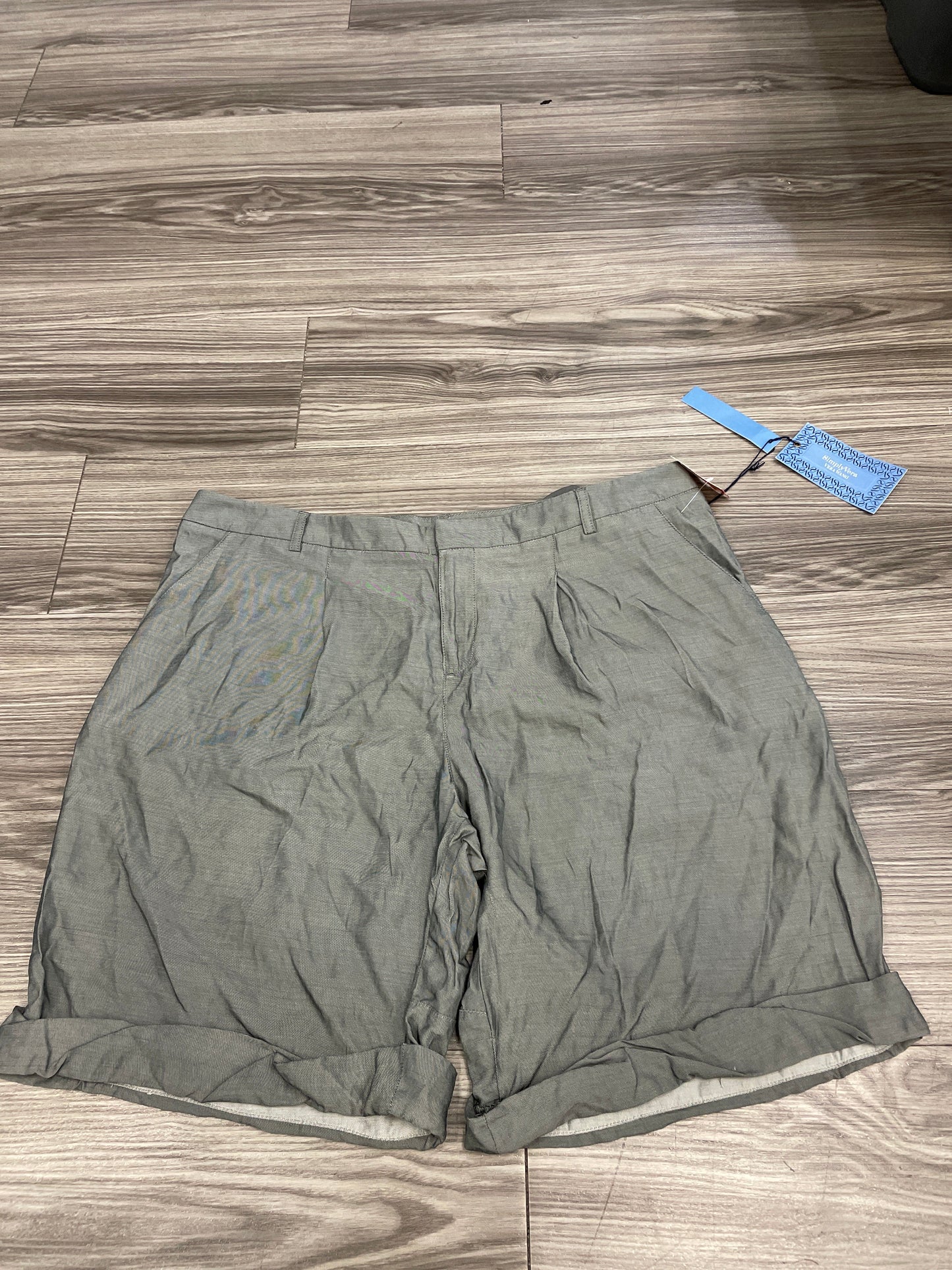 Shorts By Simply Vera Size: 16