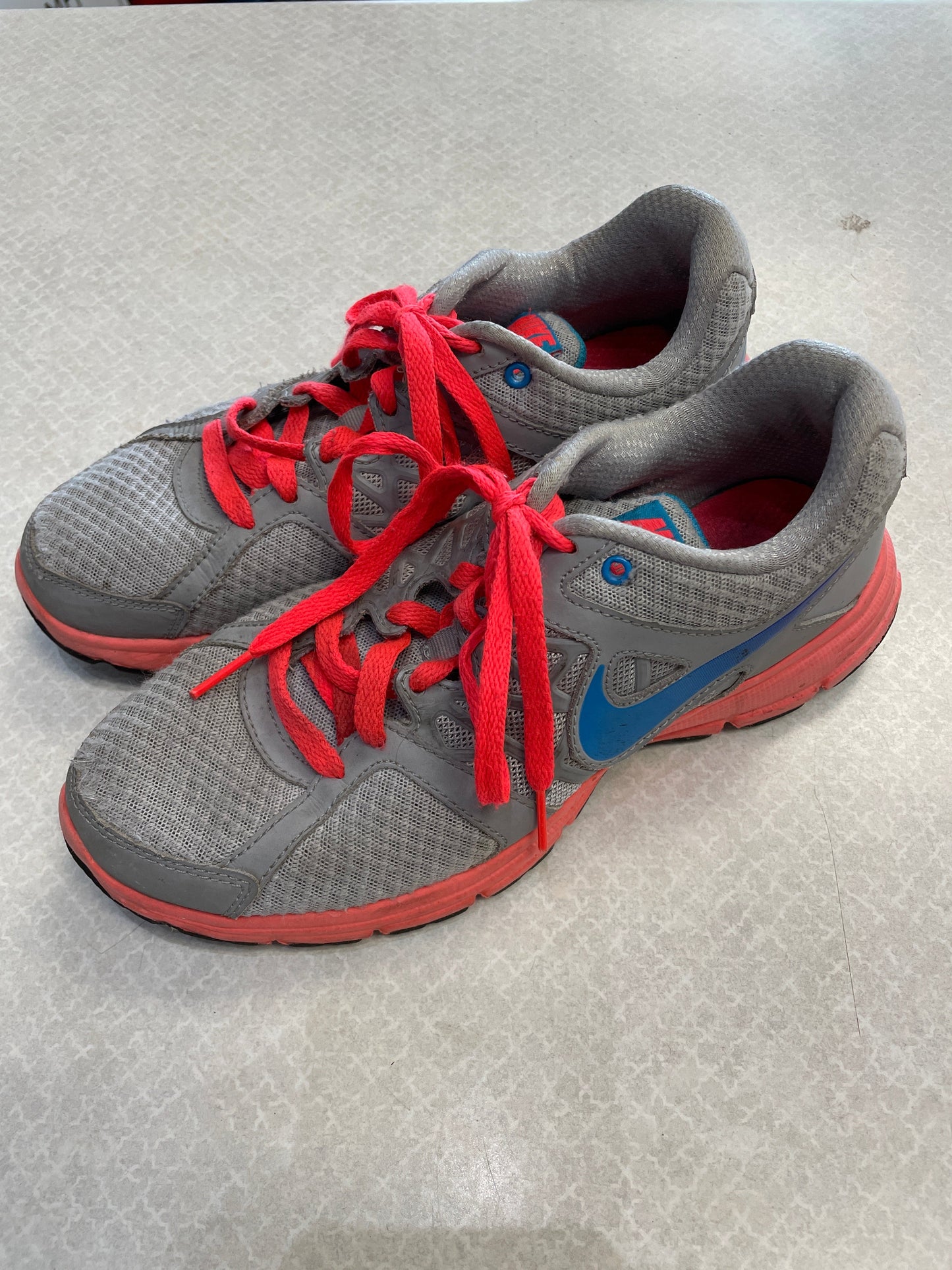 Shoes Athletic By Nike Size: 8.5