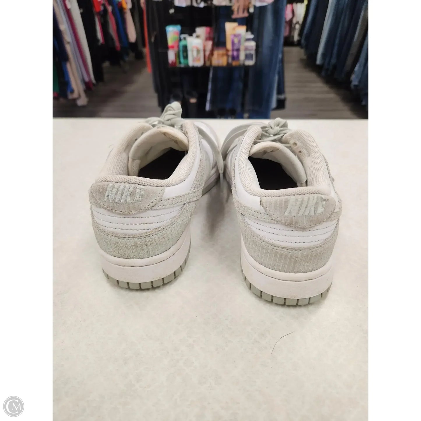 Shoes Sneakers By Nike In Green & White, Size: 7.5