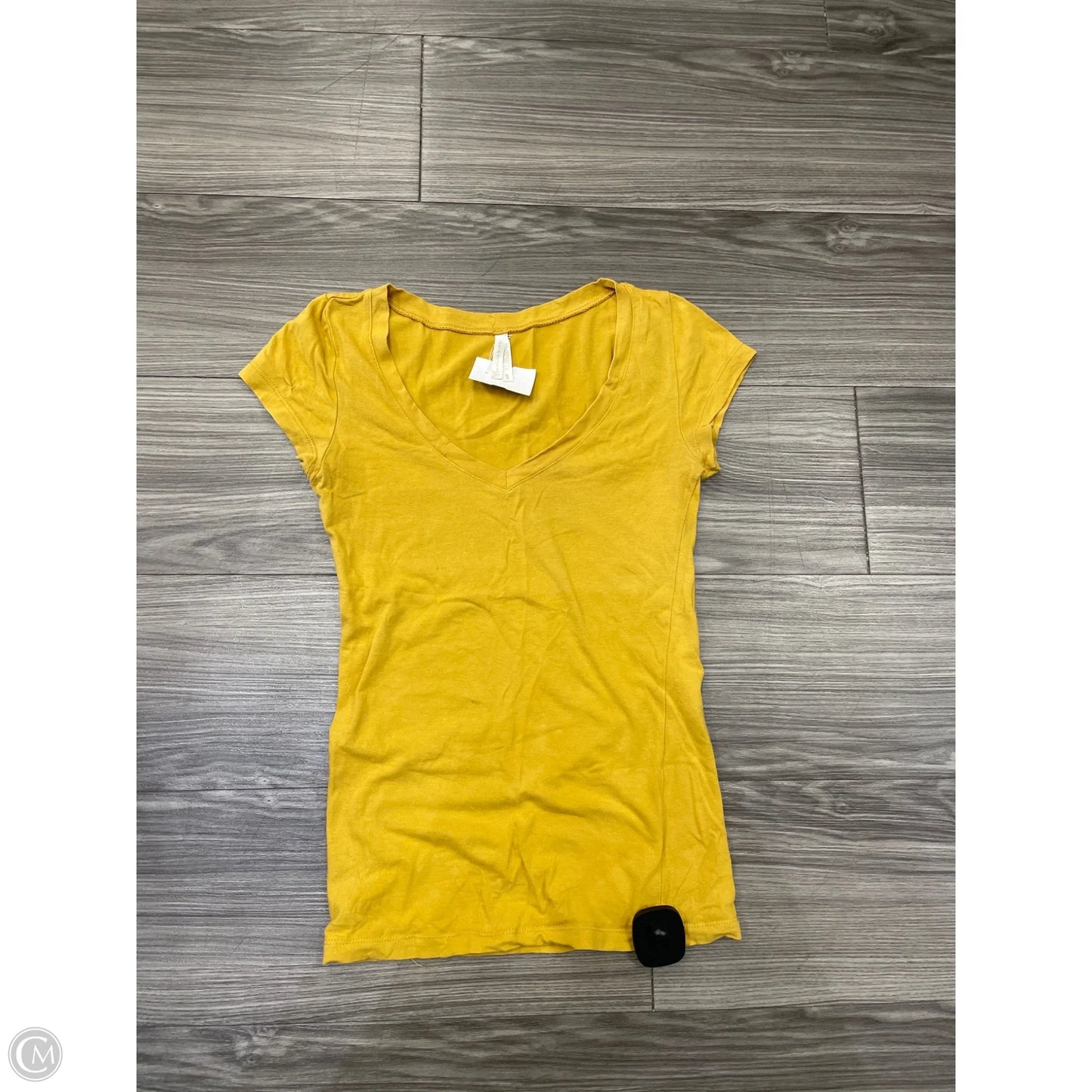 Top Short Sleeve By Clothes Mentor In Yellow, Size: S