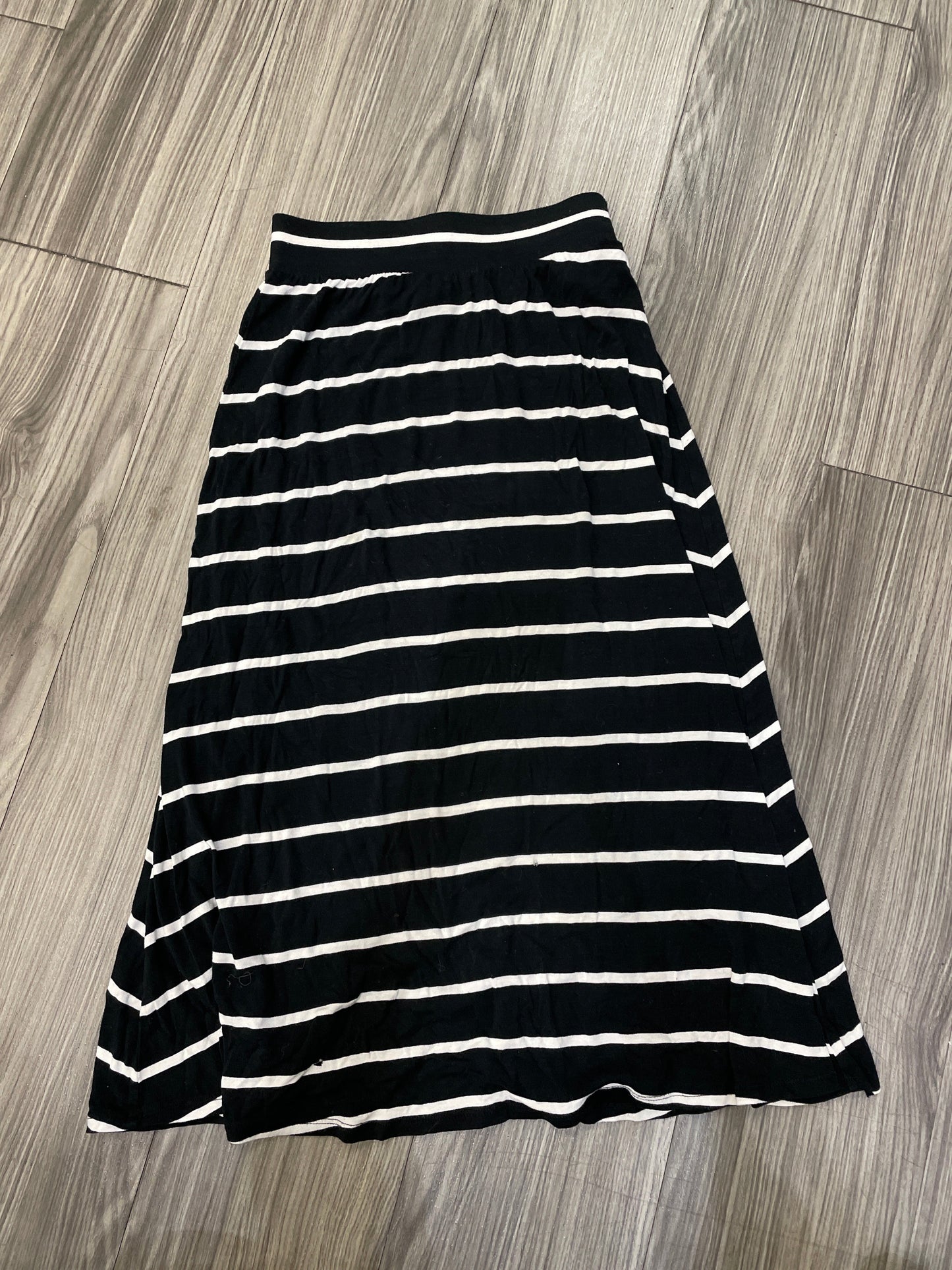 Skirt Midi By Cherokee Size: 8