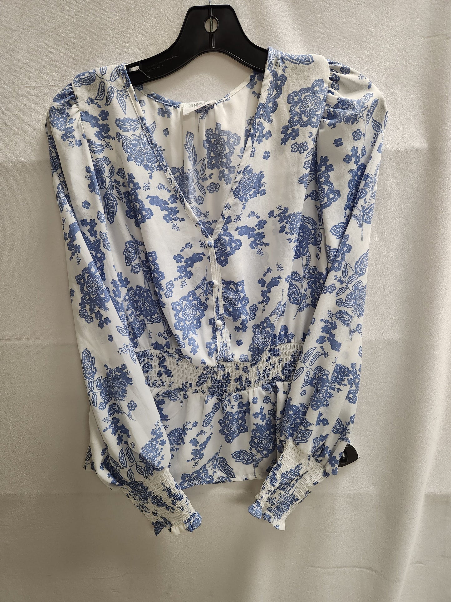 Top Long Sleeve By Sienna Sky Size: M