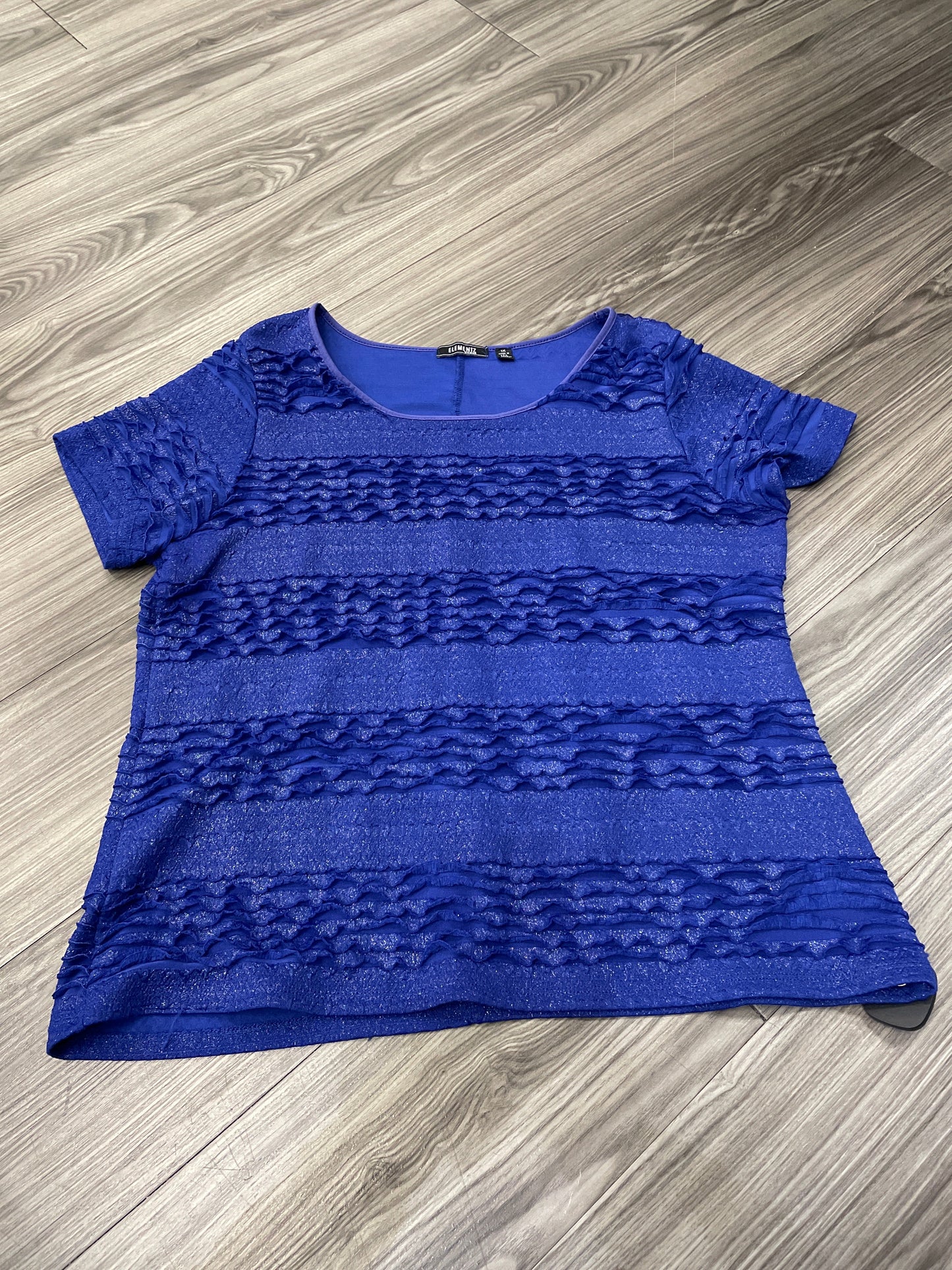 Top Short Sleeve By Elementz Size: 1x