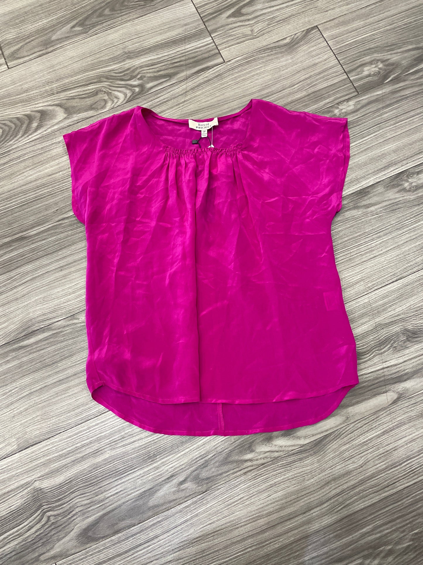 Top Short Sleeve By Clothes Mentor In Pink, Size: S