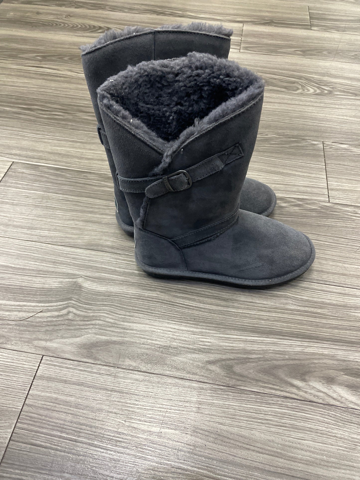 Boots Knee Flats By Bearpaw Size: 9