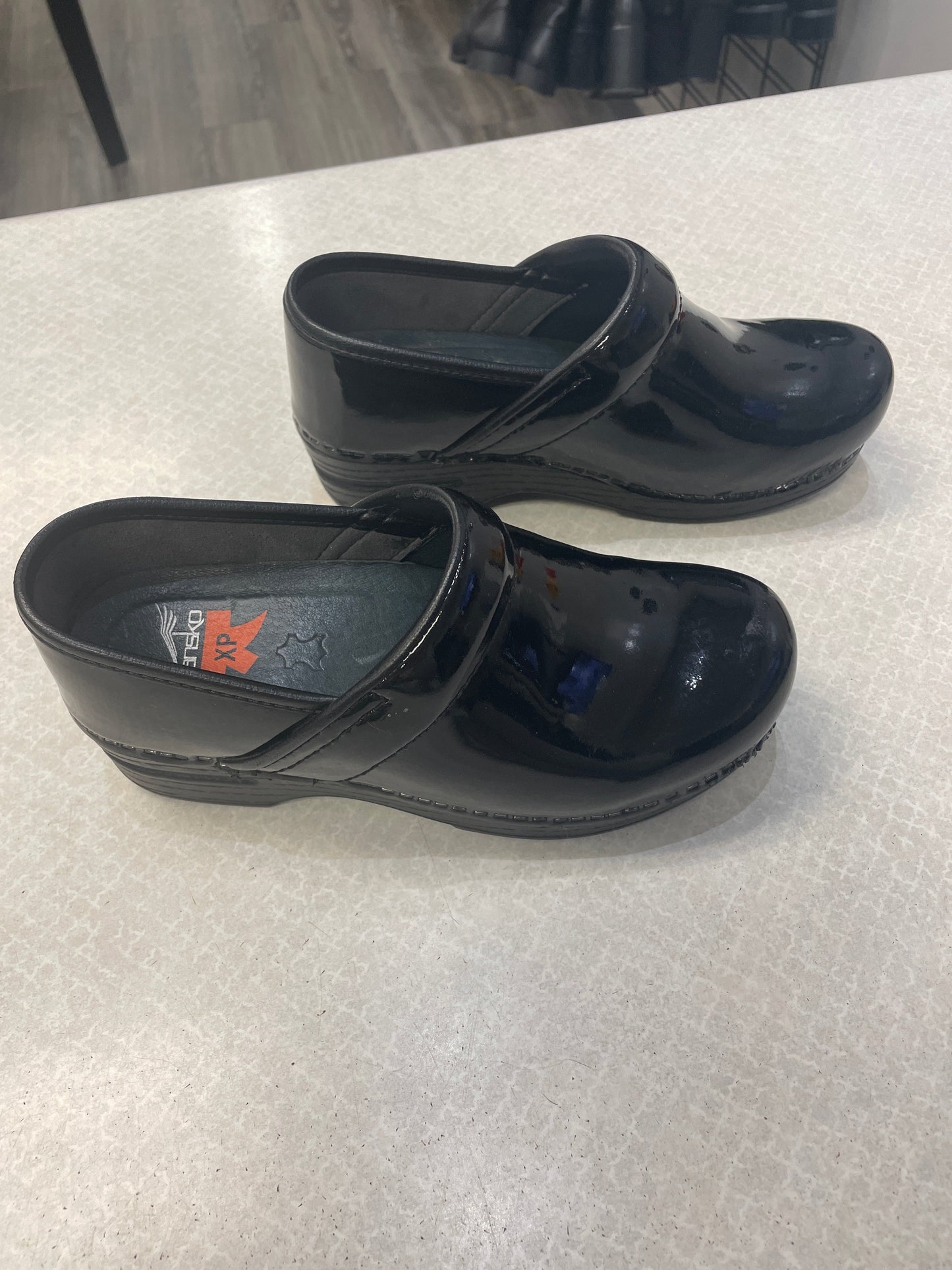Shoes Flats Other By Dansko Size: 5