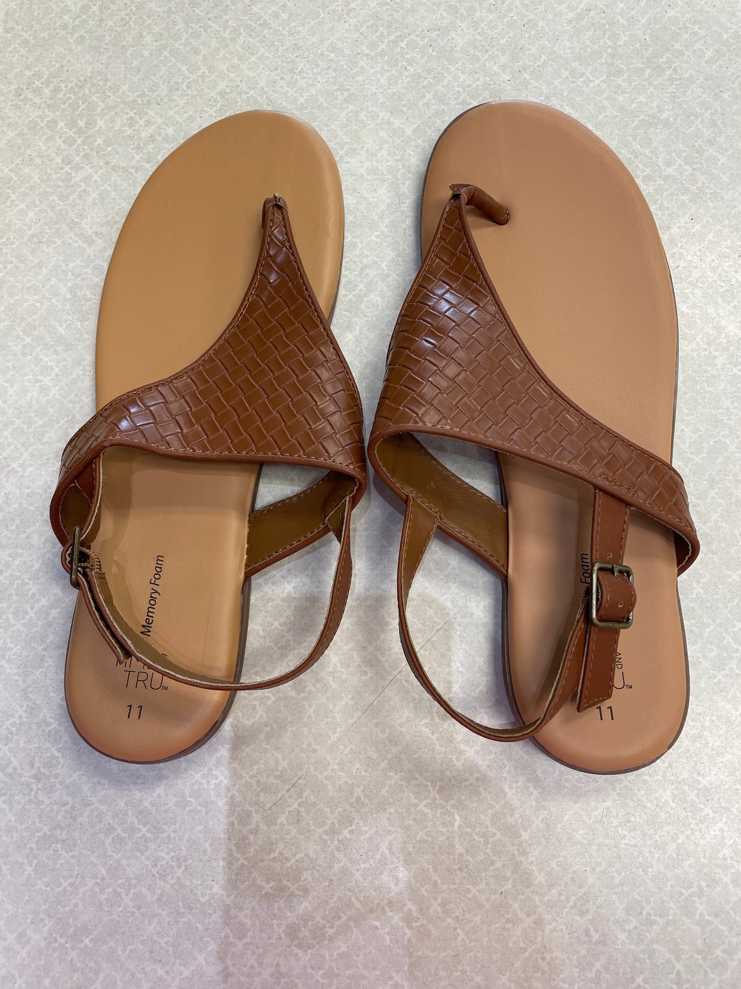 Sandals Flats By Time And Tru In Tan, Size: 11