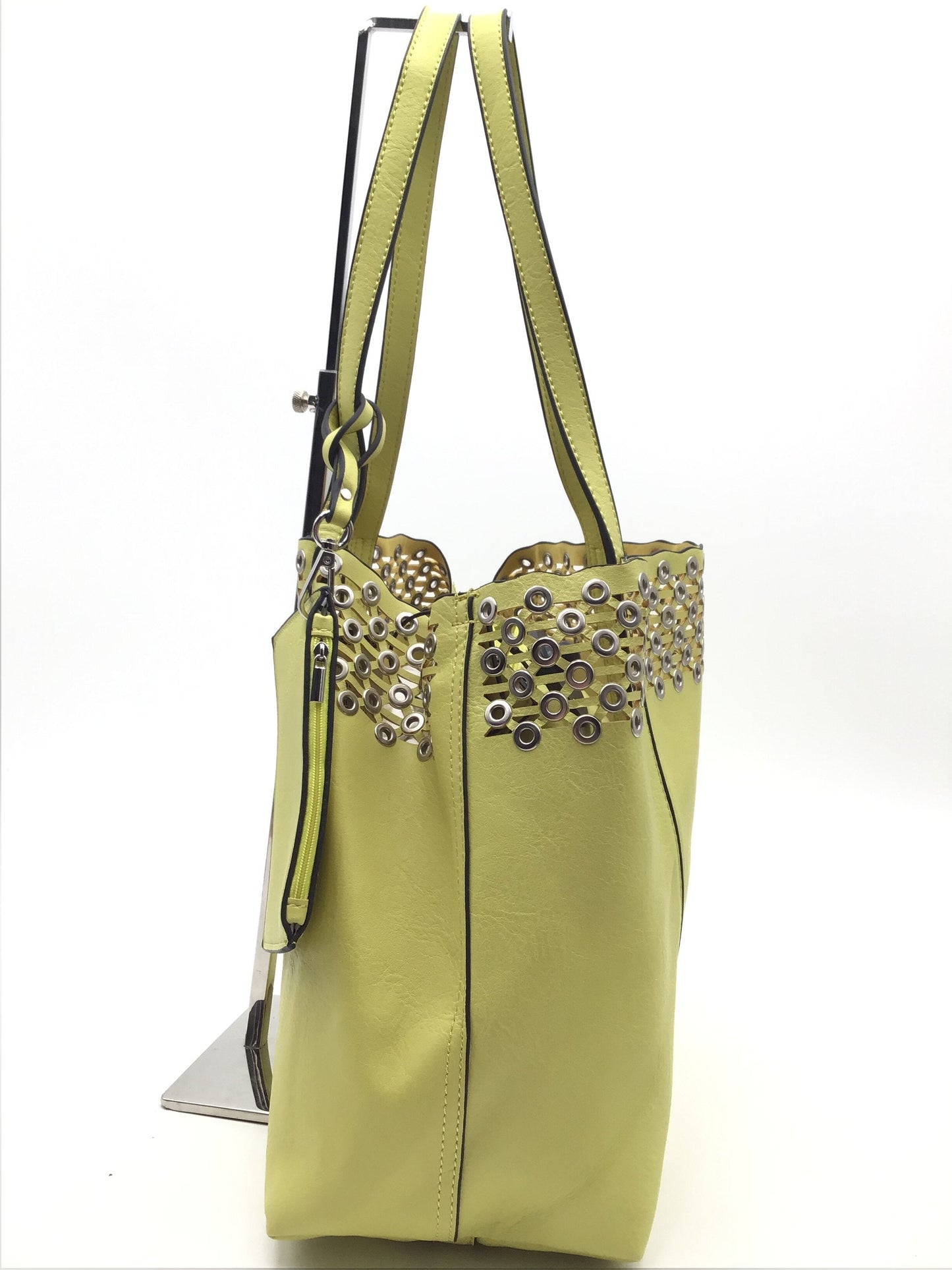 Handbag By Black Rivet Size: Large