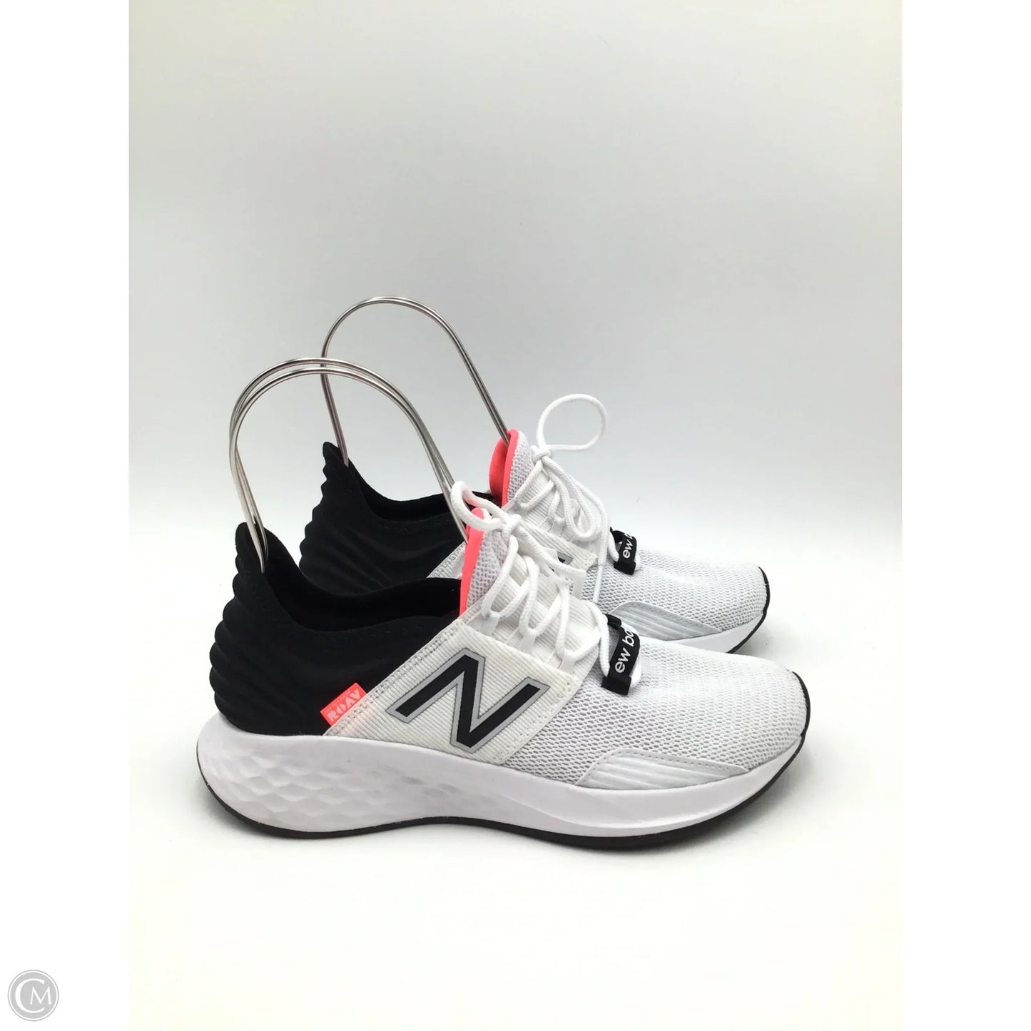 Shoes Athletic By New Balance In Black & White, Size: 7