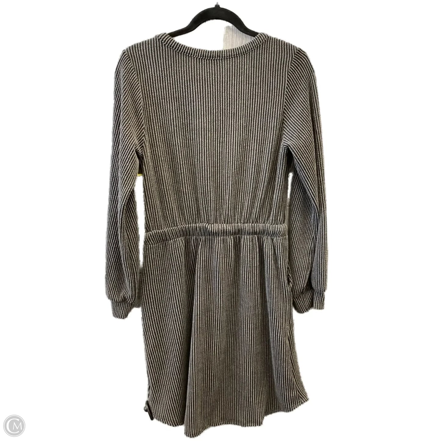 Dress Casual Short By Gilli In Grey, Size: M