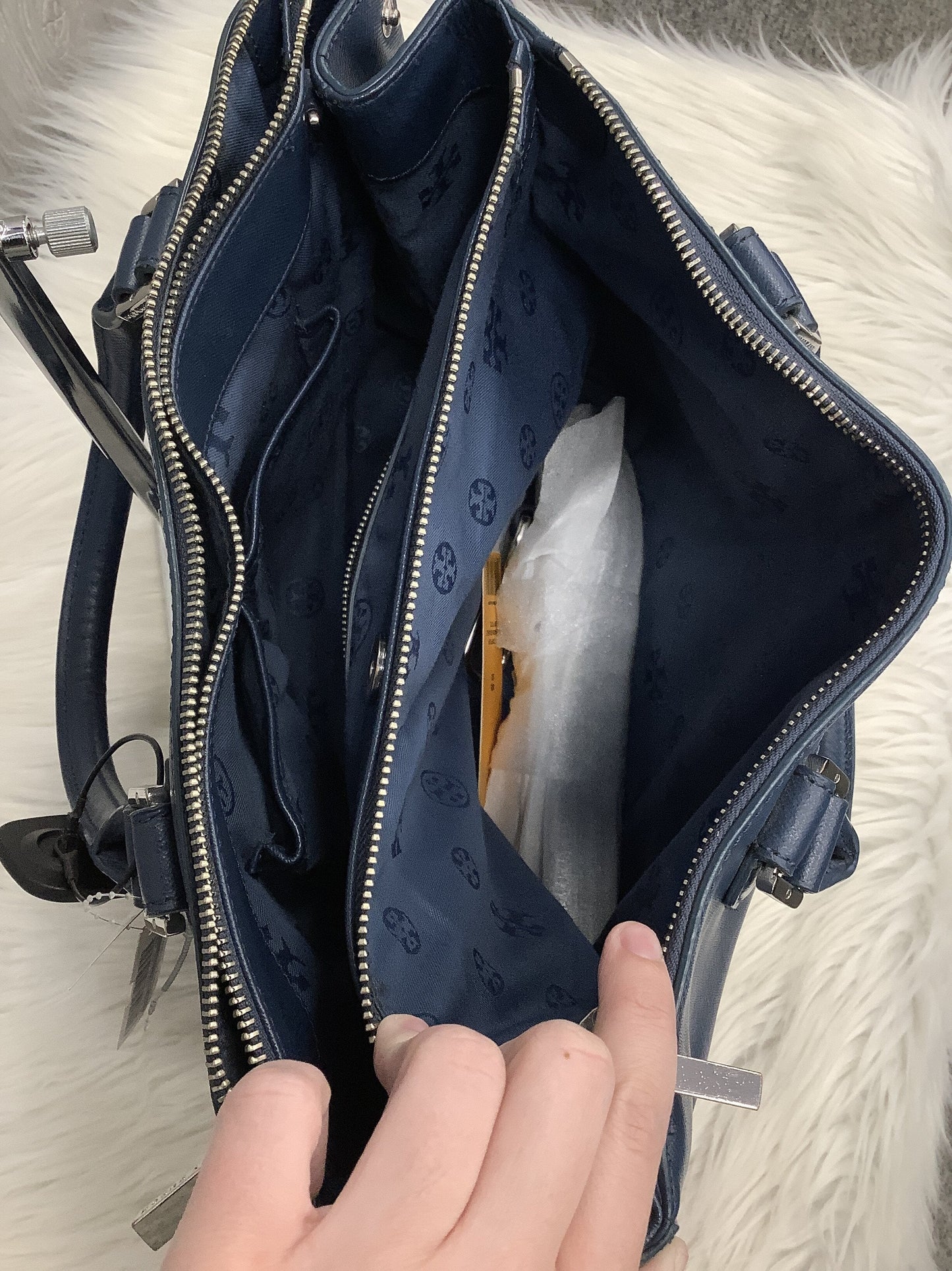 Crossbody Designer By Tory Burch Size: Large