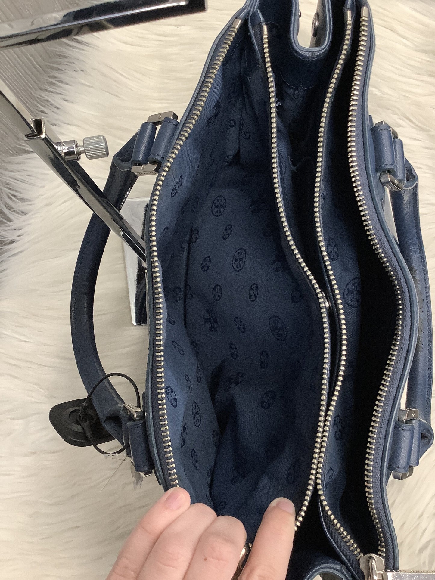 Crossbody Designer By Tory Burch Size: Large