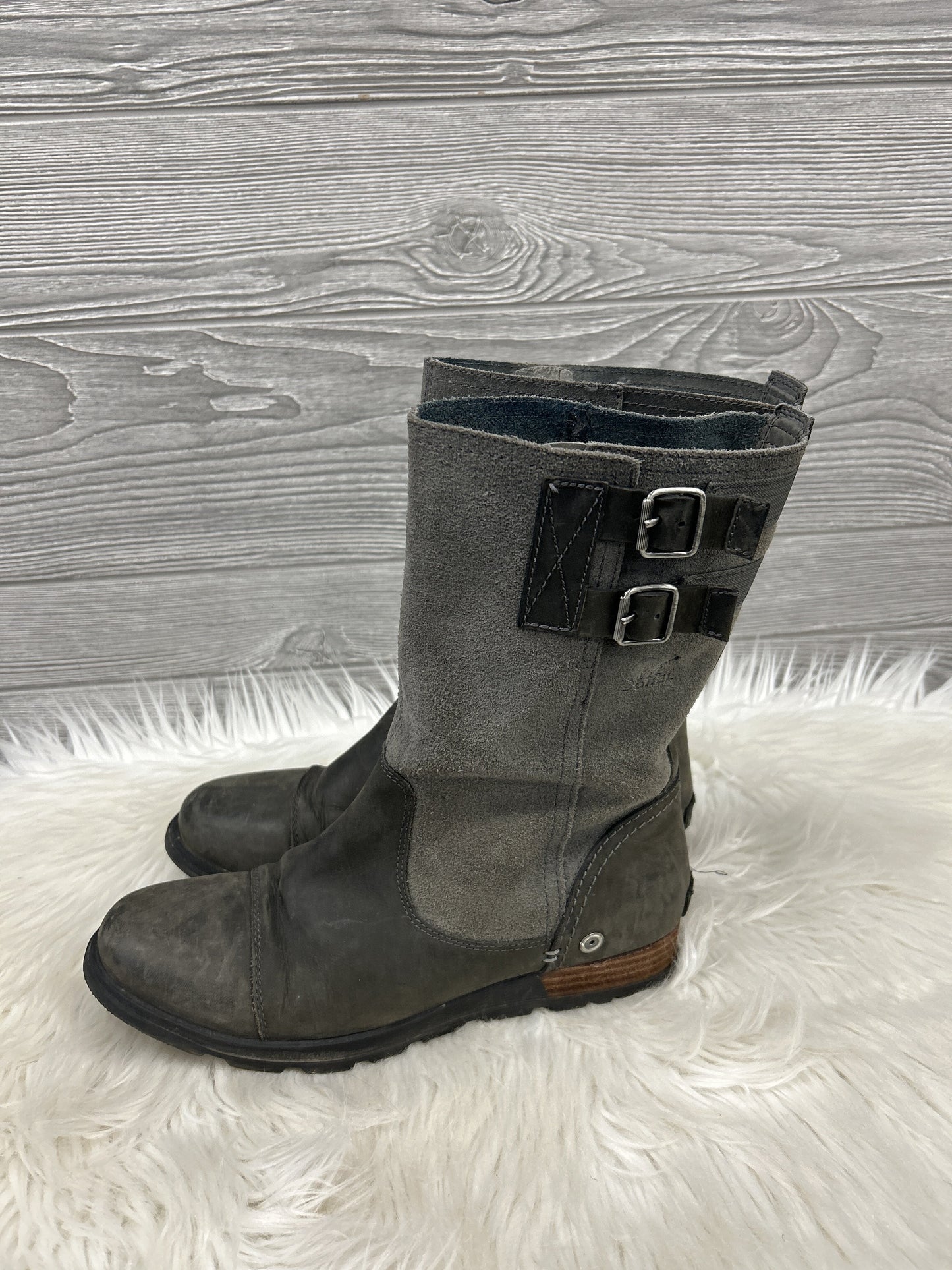 Boots Mid-calf Flats By Sorel Size: 8.5