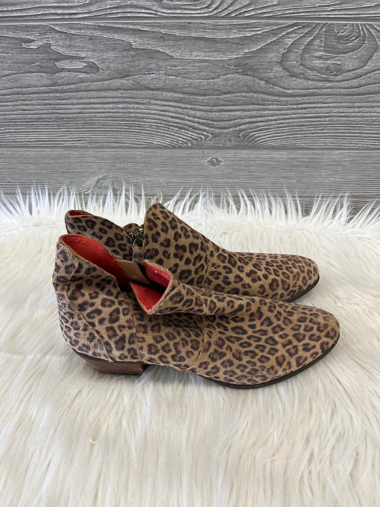 Boots Ankle Flats By Ariat Size: 8.5